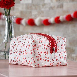 Make A Red Heart Fancy Zipper Bag