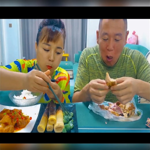 32K views · 587 reactions |  Big Bite Family Challenge — Funny Chicken Moments All Around  #fblifestyle #FunnyFamily #FamilyFun #EatTogether #FamilyTime #FoodFun #YummyTime #LaughTogether #FamilyLaughs #MealTime #FoodLove | Yummy ASMR | Facebook
