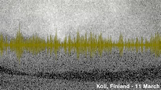 Does the Northern Lights make 'clap sounds'?