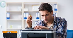 Drukarka nie drukuje, choć komputer ją widzi. Nie musisz od razu wzywać informatyka
