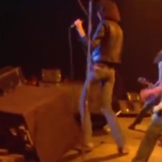 232K views · 8.8K reactions | “Next time I'll listen to my heart, Next time, well I'll be smart” Rocking through “Listen to My Heart” during their legendary show at the Rainbow Theatre in London—featured on the live album ‘It's Alive.’ | Ramones | Facebook