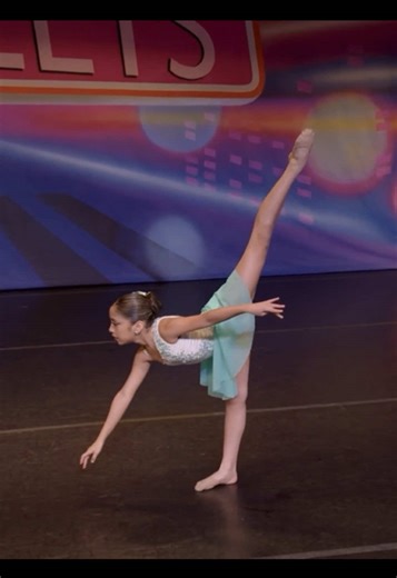 bellatrix’s lyrical solo “someplace else” from season 2 episode 8 won first overall and highest score of the competition!! i’ve never seen bellatrix perform this amazing ever. this is her best solo omg. she did a stunning job and is a beautiful dancer 🩵 @🐆🪩BellatrixCastillo🪩🐆 #bellatrixcastillo #dancemomsaneweraseason2 #lyrical #solo #dance