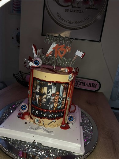 Horror Cake I made for a KILLER Birthday😍👏🏼😱🔪🩸 What’s your favorite scary movie & character? *All edible except the fingers, actual cake topper & big eyeballs🫶🏼 #fyp #fypシ #halloween #horror #cake