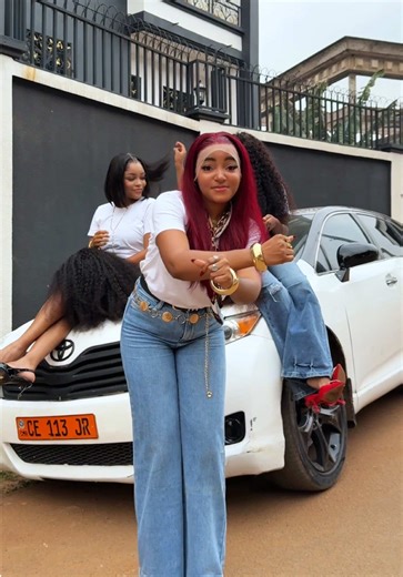 ❤️❤️❤️ j’avais prévu que j’allais kidnapper le son ci !!! 😌 Qui n’a pas encore sa perruque de chez @237_La_reine_glow_cosmetik ? Actuellement une perruque acheté 1e perruque anti chaleur offerte 😍😍 Tel:690447801/657756086 📍: total jouvence Cc@KT 〽️ #tokyomel #beauty #wiginstall #wiginfluencer