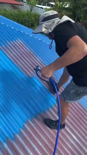 Application de peinture sur toiture tôle