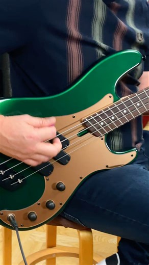 Medium Scale Fanned Fret Bass