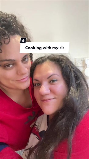 Cooking Tomato Chicken Sauce with My Sister | Yummy Ghanaian Dinner Recipe