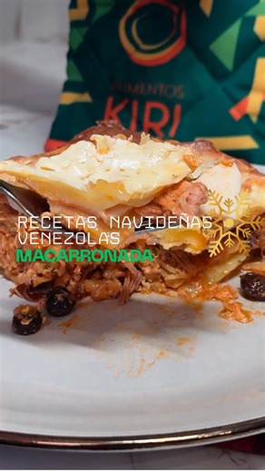 Salomé Mata - Recetas on Instagram: "7 de 8 recetas infaltables en tu mesa navideña 🍝❤️ En este especial la receta de Macarronada 👩‍🍳 es imperdible 🤗 queda divina para disfrutar en esta navidad 🎄 Ingredientes: Para el guiso: 🍗1 pollo entero 🍗1 cebolla 🍗1 zanahoria 🍗1 pimentón 🍗1 tallo de celery 🍗2 ajíes 🍗3 dientes de ajo 🍗2 tazas del caldo de pollo 🍗1 taza de passata de tomate 🍗4 cdas de aceite 🍗1 cda de mostaza 🍗1/2 cdta de paprika 🍗1/2 cdta de comino 🍗1/2 cdta de orégano 🍗S