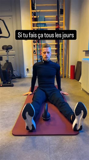 Nicolas | le Kiné des travailleurs 🪑 on Instagram: "Tu connais cet exercice? Si tu es beaucoup dans les mêmes positions, assis ou debout, il te permettra de soulager beaucoup de choses: - Tu travailleras la mobilité de tes hanches - Tu les rendras également plus fortes - Tu assoupliras ta chaîne postérieure, et donc les raideurs - Tu feras du bien à tes lombaires. Dis moi en commentaire comment tu te sens après l’avoir fait ✅"