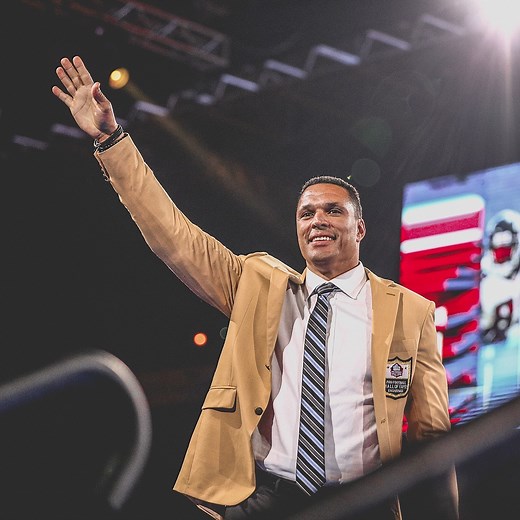 223K views · 15K reactions | The gold jacket feeling! Tony Gonzalez receives his gold jacket! | The Kansas City Chiefs | Facebook