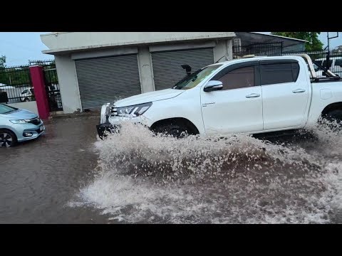 🚨 MASSIVE RAINFALL TURNS KINGSTON ROADS INTO RIVERBEDS! Heavy flooding hits Jamaica's capital!