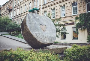 Undiscovered Sculptures: The Green Apple