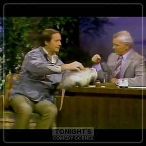 Hilarious Animal Antics: Johnny Carson, Jim Fowler, and a Possum and Vulture 😂 - #johnnycarson #thetonightshow #comedylegend #jimfowler | Tonight's Comedy Corner