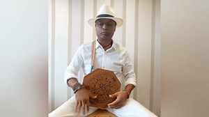 Two-Tone Cajon Drum – Portable Wooden Drum with Adjustable Strap (30 to 50 Inches), Unique Sound Varieties, Natural Brown, Ideal for Acoustic Performances and Outdoor Events