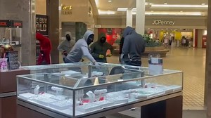 Video shows thieves shatter jewelry store glass displays at mall in Central California