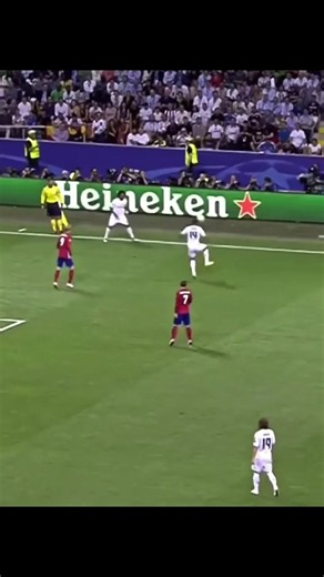 Un contrôle magique, des dribbles incroyables et une élégance unique. ✨⚽ Marcelo, c’est le football brésilien dans toute sa beauté : créativité, passion et pur plaisir. 🇧🇷🔥 #Marcelo #LégendeDuFootball #FootballBrésilien #JogaBonito #FootballMagic