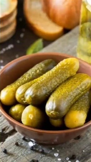 ​أسرار الخيار المخلل المقرمش لآخر حبة! 🥒 سر المصانع في مكون واحد فقط.. مستحيل يتهري منك!