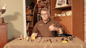 Sylvain Lessard vous explique comment bien aiguiser votre couteau, autant pour la chasse que pour la pêche. Ses techniques et les accessoires présentés vous assureront un aiguisage parfait avec le bon angle, peu importe le type de couteau! 😃 | Latulippe