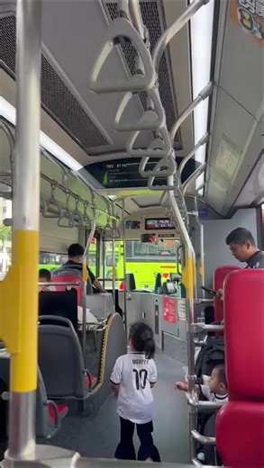 SMRT Buses Yutong E12 SG3098L on service 983