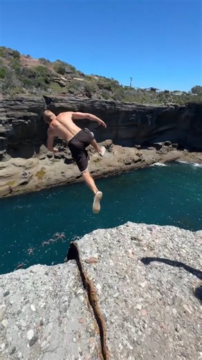 S V E N on Instagram: "@sentdownunder tour day 3 : snapper hits #døds #dods #cliffjumping #sendit"