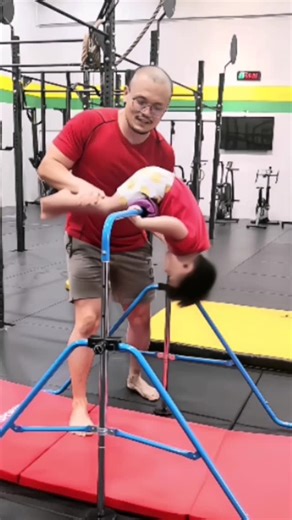 ZHI CrossFit on Instagram: "CrossFit kids every Friday 7pm and Saturday 9:30am! Rolling, flipping and tumbling are core activities in our CrossFit kids programme. Besides building their athleticism and confidence, this also strengths their vestibular system (think of it as a defence against car/sea sickness!) Your first class is free! Join us at 5 Jalan Banang 2 Taman Johor. CrossFit 儿童课程于每周五晚上7点和周六上午9:30am进行。 翻滚、空翻和跳跃是我们CrossFit儿童课程的核心活动。除了增强孩子的运动能力和自信心外，这些活动还能强化他们的前庭系统（可以把它想象成预防晕车/晕船的良方！） 现有免费