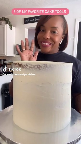 My Top 3 Favorite Cake Tools & Why‼️‼️ I know all my bakers can relate, over time I have bought many useless tools that I never use. Nonetheless, I found my absolute favs that I can’t do without. My turn table helps me with directing the cake where I want it to go. It has height versus those beginner low tuners. I’m short but I need that height to get those tricky spots. It saves my neck and back. My flat spatula is life. I use the angle spatulas sometimes but my arms and wrist just don’t love t