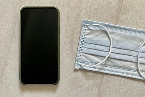 Cómo desbloquear un iPhone con Face ID y una mascarilla quirúrgica en la cara