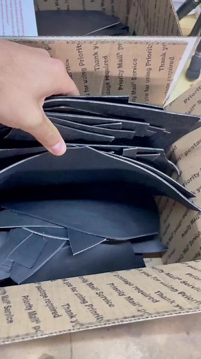 Listen to the leatherwork #soundon #leather #listen #sound #leathersounds #leatherworking #workshop #asmr #asmrsounds #asmrvideo #asmrtiktoks #asmrsound