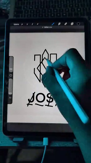 Transforma tu nombre en un logotipo premium