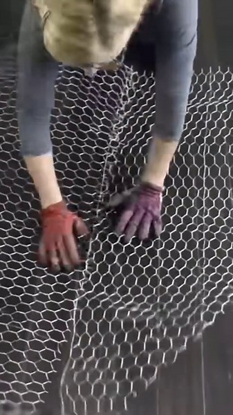 Cut up a trash bag for this spooky #Halloween idea...👻🕸️