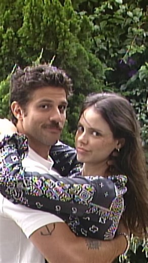 Chay on Instagram: "Depois de tantas aventuras dentro de casa, a gente percebeu uma coisa: o amor vence tudo. Mas a tecnologia dos produtos Samsung e o app SmartThings ajudam bastante. Com tanta facilidade a vida fica mais simples e sobra mais tempo pra curtir o que realmente importa. #CasaSamsung #SmartThings #SamsungWindFree #ArCondicionadoSamsung #GeladeiraSamsung #SamsungTV #SoundbarSamsung #LavaESecaSamsung #Publi"