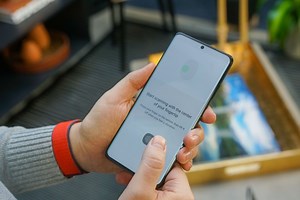 Galaxy S21 Ultra teardown shows the larger in-display fingerprint sensor