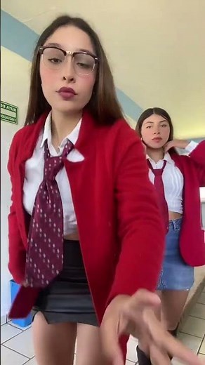 Twerking and dutty dancing beautiful latina's Upskirt