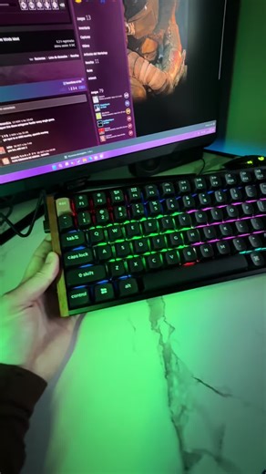 96% layout with numeric keypad. Gateron magnetic dual‑rail (Hall Effect) switches with adjustable actuation point. Triple connectivity: Bluetooth 5.2, 2.4 GHz, and USB‑C cable. Compatible with QMK/VIA for advanced customization. Customizable RGB. Compact and robust design, available in aluminum or wood versions. Compatible with Mac, Windows, and Linux.#gamers #keyboard #mechanickeyboard #magneticswitches Ideal for gaming thanks to fast actuation and low latency.