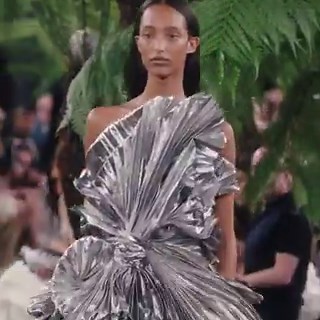 Dior Fall Winter 2026-2027 Haute Couture Show.Special thanks to Lynda Benglis.https://t.co/ScTuRE8CZN#DiorCouture