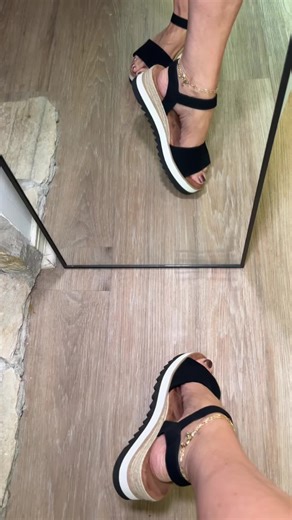 These are so cute and extra comfy too #sandals #comfysandals