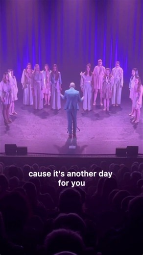Another day in paradise - live @philcollins