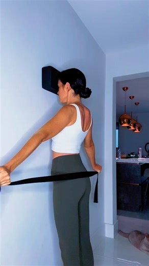 928K views · 7.4K reactions | 2 simple exercises to help realign the spine! #betterposture #backpainrelief #physio #seniors | Abi Mills Yoga | Facebook