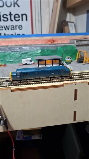 Farish class 37 dcc sound.