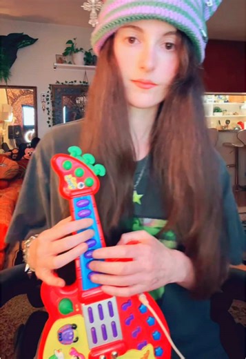 Circuit Bent Jam featuring the Wiggles 🎸 Infiltrator on the guitar track to add some extra vibe a very sleepy me (always filming too late at night). Hope you enjoy the lil song! 🥰 • • • • #nostalgia #nostalgiacore #experimentalmusic #circuitbent #ableton
