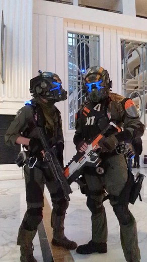 Meeting Another Titanfall Cosplayer | Titanfall 2 Cosplay