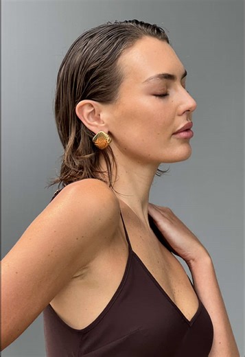 90s-Inspired Slip Dress: Style Tips and Outfit Ideas