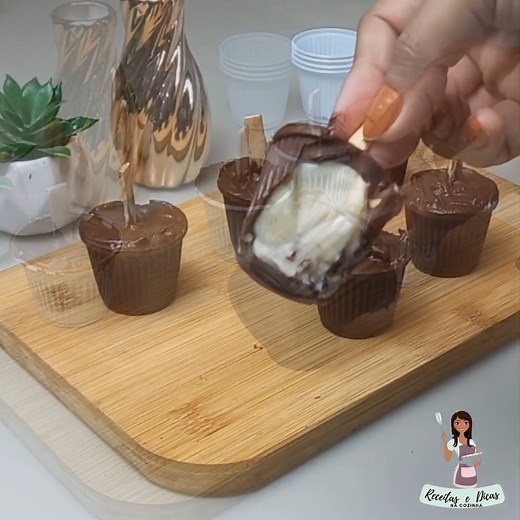 Super Fácil e deliciosa - Fiz TRUFAs Crocante no palito e foi só elogios ! . Assista video detalhado na página, aba vídeos!