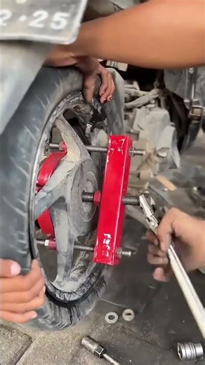 Amazing DIY Puller REMOVES Stuck Wheels in Seconds 🔩