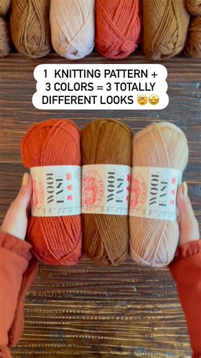 You can knit three totally different versions of my new Lisbon Beanie pattern using three skeins of yarn simply by switching up the order of the colors you use! 🤯🤩 And you’ll even have some leftover yarn to make poms. 😘 Designed for worsted yarn and featuring easy-to-memorize 4-stitch colorwork repeats, this pattern offers two brim options and endless color combos! • I was inspired to create this design after a trip to Portugal left me awestruck by all the gorgeous tilework covering the build