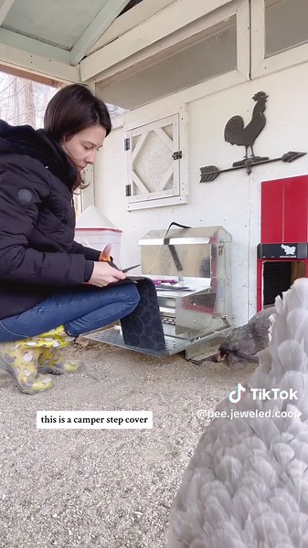 Here’s to focusing on feeding our chickens, not the mice! ✌🏼 A quick update on our treadle feeder adventure 🙃 It’s been about a week with this new feeder so it is time to make an adjustment to the training setting. This helps the chickens get the hang of the movement and clunking sounds 🐓✨ And, because I spoil them, I made a cozy step cover for their little feet. This rug is made for RV camper steps so it should be rugged enough for a chicken coop 😎 So far, we’re loving it! Next week I’ll ta