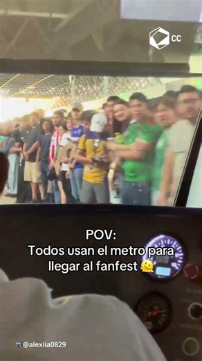 El metro de México se convirtió en un estadio verde 🤣