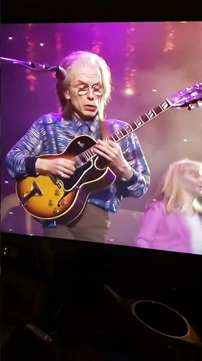 Yes Roundabout live!! Dancers on the Stage!!