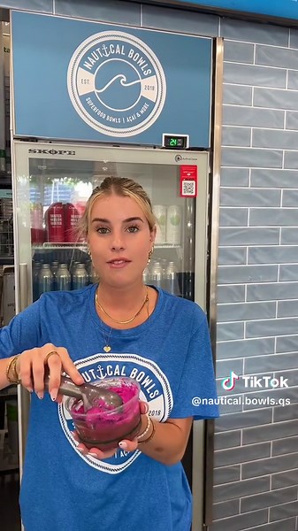 Make our NAUTI BOWL with Evita 🍌🍓🍉 #nauticalbowls #acaibowl #qsupercentre