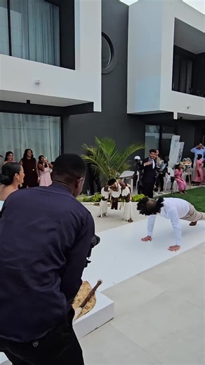 Marido da Sheila Ibrahimo dançando Xigubo no casamento